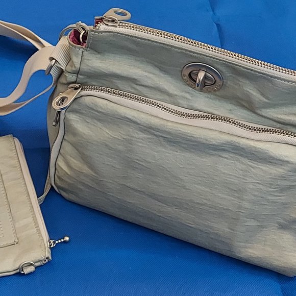 Baggallini Women’s Day-to-Day Crossbody Bag (Silver/light Grey Tone Color) - Picture 1 of 16